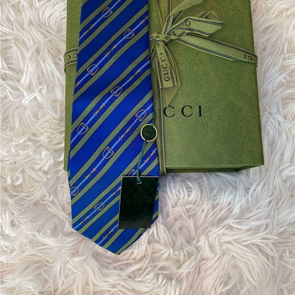 *VINTAGE* Gucci Blue and Green Striped Men's Tie